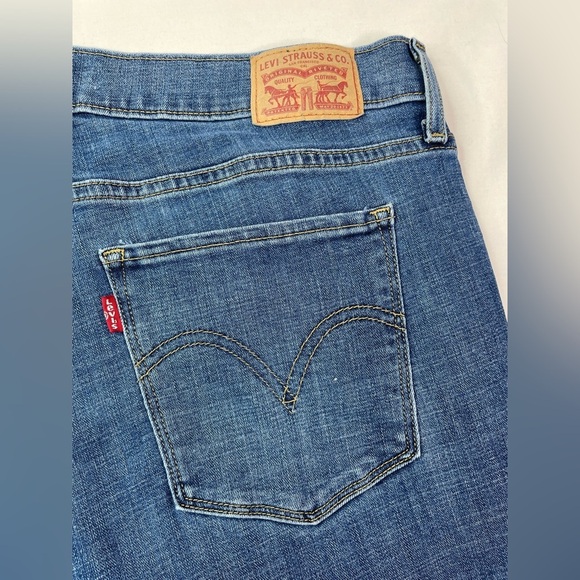 Levi’s Curvy Skinny Distressed Jeans Medium Wash Size 32 - Picture 3 of 11